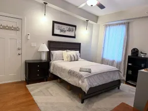 Cozy Downtown Suite + Coworking (3S) - Image 2