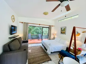 Luxury and Nature 15 minutes from the Beaches - Image 5