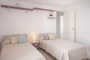 Spacious and modern apartment - Image 5