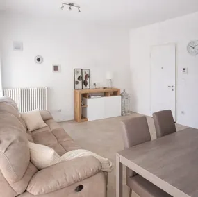 Spacious and modern apartment - Image 3