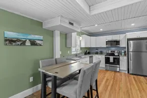 Classic Cedar Cottage | Close to Newport & Beaches - Image 5