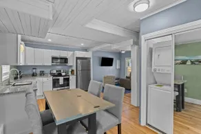 Classic Cedar Cottage | Close to Newport & Beaches - Image 3