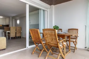 First line sea apartment and community parking - Image 4