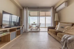 First line sea apartment and community parking - Image 3