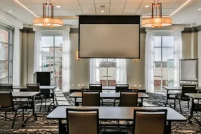 Perfect Downtown Stay for Business or Leisure - Image 5