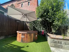 Spacious 5 Bedroom House - 2 Bath - City Centre - Free Parking - Image 3