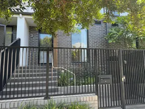 4BR 2BA Near Airport, UNSW, Beach & CBD - Image 2
