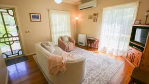 Harrietville Cottage - Cozy cottage with gardens - Image 2
