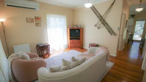 Harrietville Cottage - Cozy cottage with gardens - Image 5