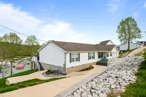 Farm Charm - Lakeview, Spacious, Modern 5BD - Image 3