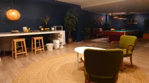 Gorgeous 95m² basement accommodation with billiards - Image 3