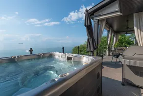LUXURY LAKEFRONT HOME WITH PRIVATE BACKYARD BEACH & SPECTACULAR VIEW - Image 4