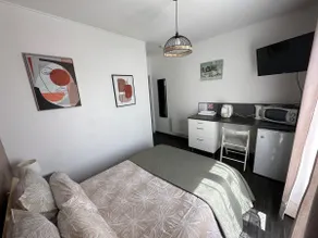 Bedroom with bathroom - Image 4