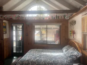 Seasonal lake side cottage - Image 5