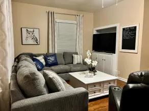 Pet-friendly, 2 bedroom, 1920s cottage *No fence* - Image 2