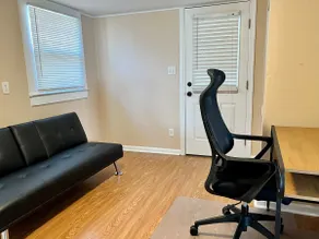 Pet-friendly, 2 bedroom, 1920s cottage *No fence* - Image 3