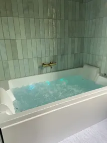 Beachfront Suite (Balneotherapy + Sauna) - Image 3