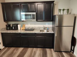 Modern 1 Bedroom Unit | Private | Great Location! - Image 5