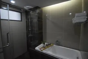 Cozy Minimalist/200m BTS Phrakhanong/2Bed 2Bath - Image 4