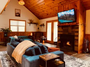 Cozy Private Home in the Mountain Lakes - Image 2
