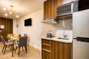 Urban Apt | 10 Min From The Border+Chic Lounge+GYM - Image 3