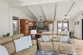 Mermaid House on Blue Lake- paddle boards, kayaks, and pontoon available - Image 3