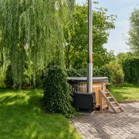 Villa Vera - Comfort, Space, Sauna & Hot Tub in Private Garden - Image 2