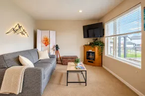 2BR Family Suite • King Bed • Rockies Gateway - Image 2