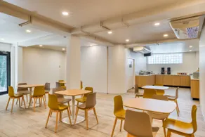 City Life Hub | Apt+In the Nightlife Scene - Image 4