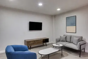 City Life Hub | Apt+In the Nightlife Scene - Image 3