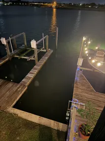 Key Allegro Waterfront Guesthouse with Dock - Image 2