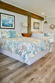 Key Allegro Waterfront Guesthouse with Dock - Image 3