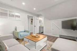 Bright & Cozy Entire Apartment - Your New England Hub - Image 4
