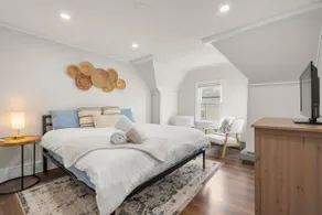 Bright & Cozy Entire Apartment - Your New England Hub - Image 2
