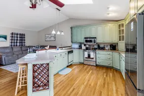 Lakefront Home w/dock near Bridgewater/Bars/Food - Image 3