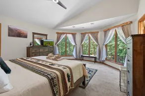 Lazy Bear Lodge | 12 Acre Fun Family Getaway - Image 4
