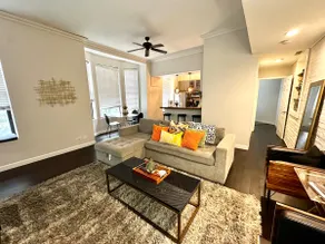 Large Chic 2BD/2BA Condo - Free Parking! - Image 2