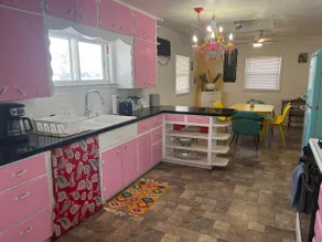 Pet friendly Downtown Retro Flat - Image 3