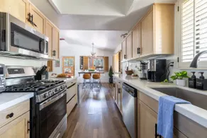 Twin Pines Cabin with Fireplace - Image 5