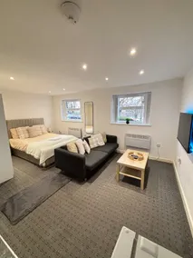 4BR Home w/En-suites | Parking | Near City Centre - Image 2