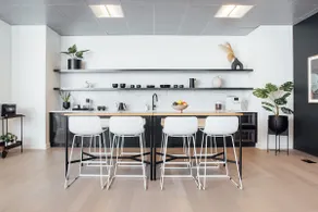 Mint House 70 Pine by Kasa | Deluxe Studio King - Image 3