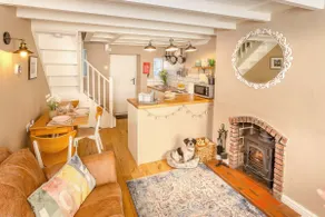 Host & Stay - Honey Cottage - Image 5