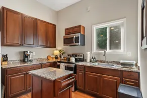 Ideal Getaway Near Lake Washington & Seattle - Image 4