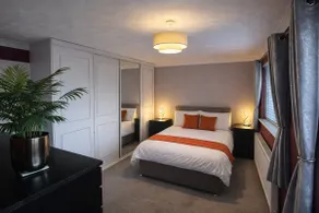 3-Bed Home in Malvern | EV Charger | Free Parking - Image 5