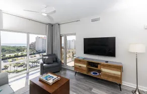 Larger 1 BR at Luau with full kitchen, Unit 6907, 9th floor! Tram Wifi included - Image 2
