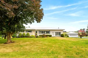 Charming Farmhouse Retreat - Image 2