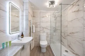 Regency apartment in central Montpellier sleeps 4 - Pass the Keys - Image 5