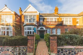 Superb flat in Muswell hill with private garden - Image 3