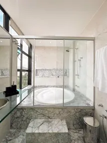 Jacuzzi - Image 5