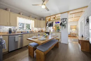 Quaint Neighborhood / Close to Beaches - Image 2